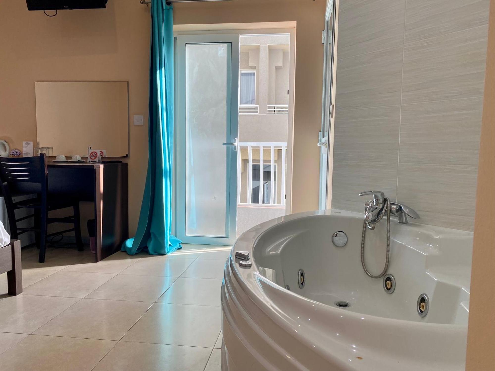 Malta Paradise Hotel Saint Julian's Екстер'єр фото
